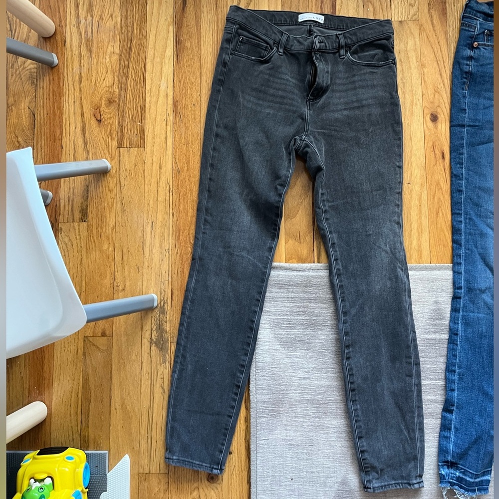 Loft legging jeans size 6 distressed black denim